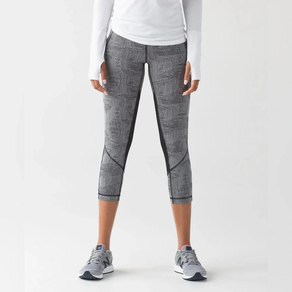 lululemon athletica Pants - Lululemon Pace Rival Crop Maze Jacquard White Black / Black Leggings Size 10